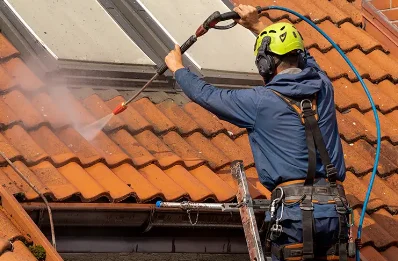 Démoussage et hydrofuge de toiture à Faux-la-Montagne